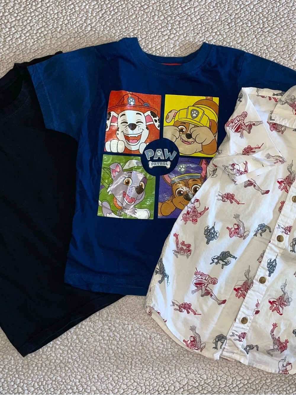 Boys (2 tees & 1 button down Marvel shirts bundle) size 6
